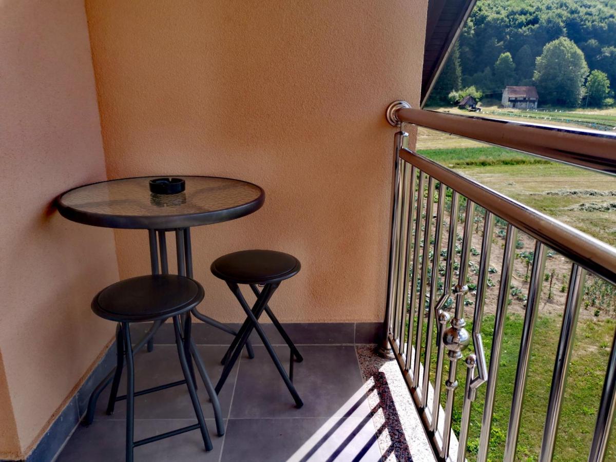 Apartmani "Marina" Otočac Buitenkant foto