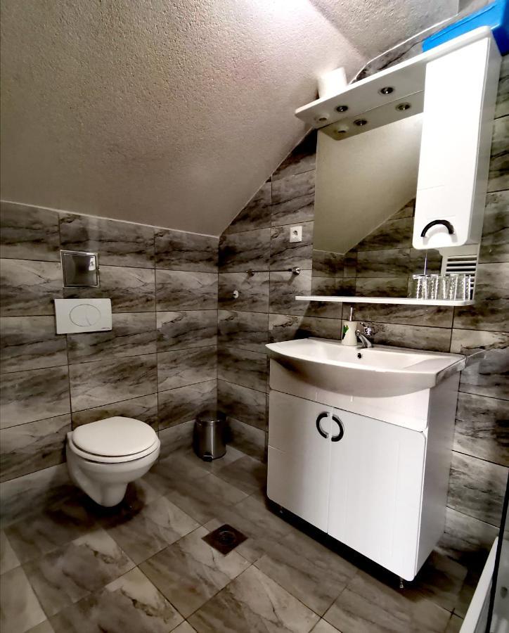Apartmani "Marina" Otočac Buitenkant foto