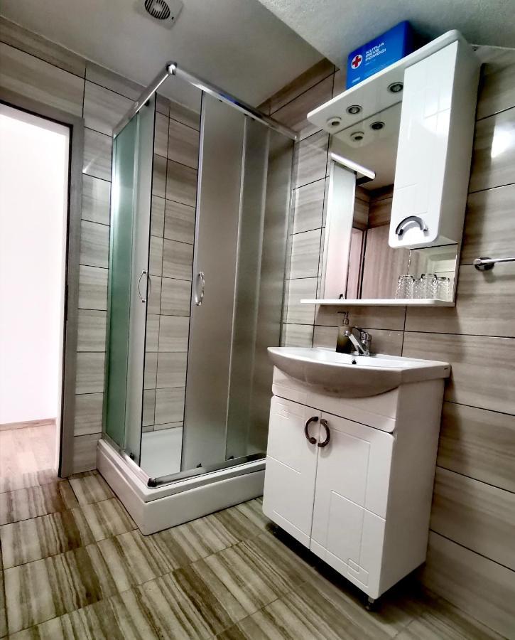 Apartmani "Marina" Otočac Buitenkant foto