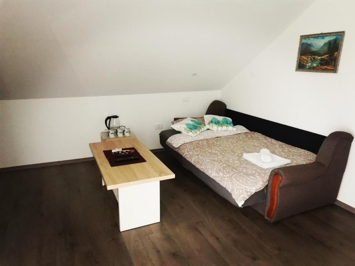 Apartmani "Marina" Otočac Buitenkant foto