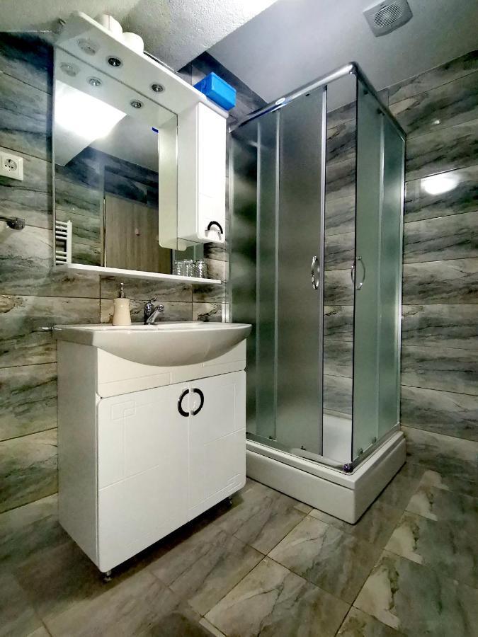 Apartmani "Marina" Otočac Buitenkant foto