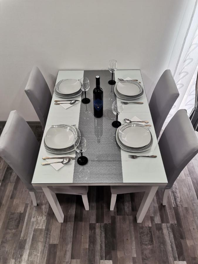Apartmani "Marina" Otočac Buitenkant foto