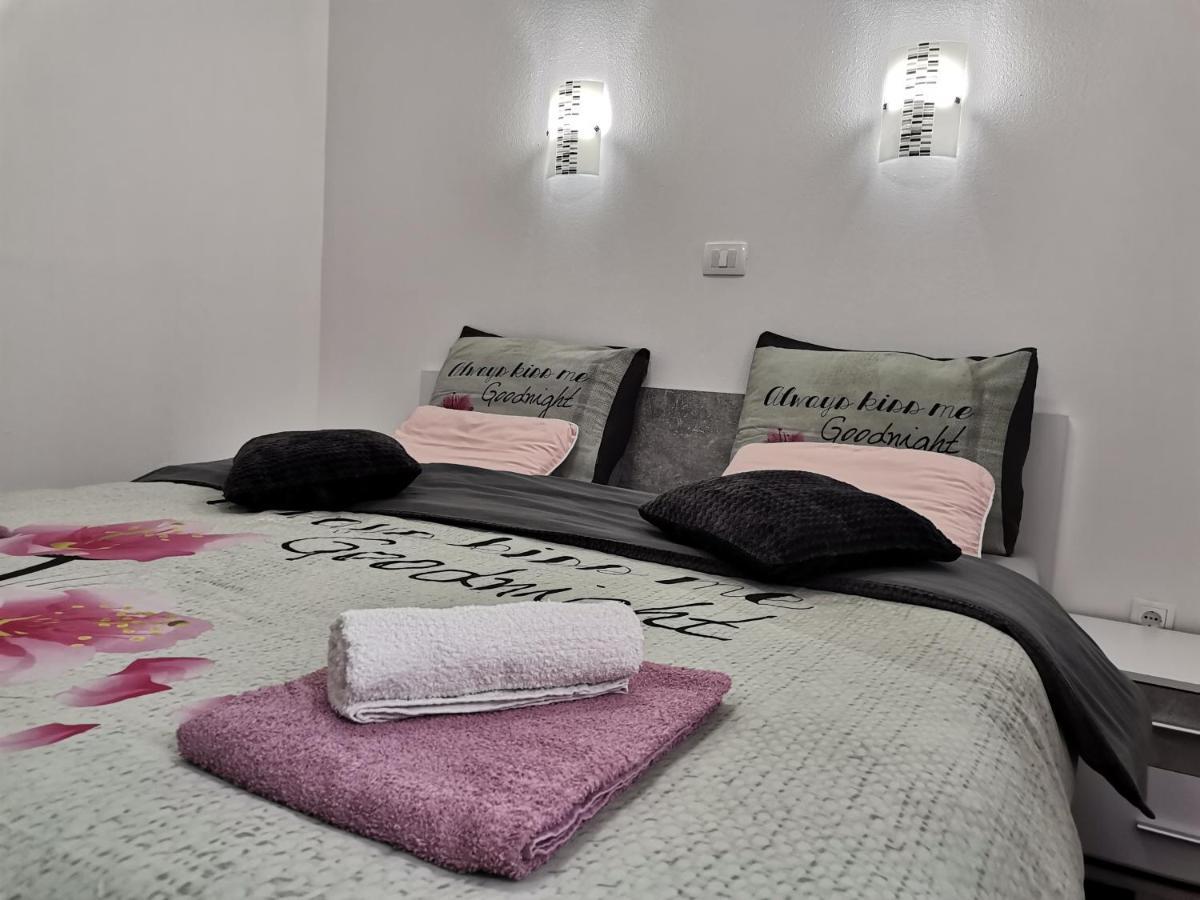 Apartmani "Marina" Otočac Buitenkant foto