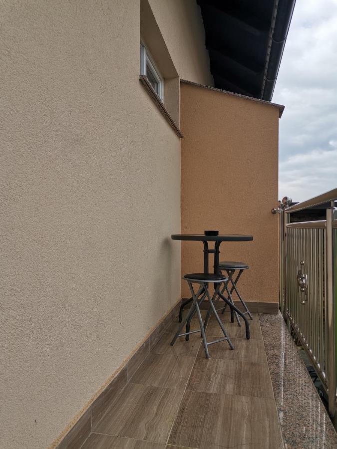 Apartmani "Marina" Otočac Buitenkant foto