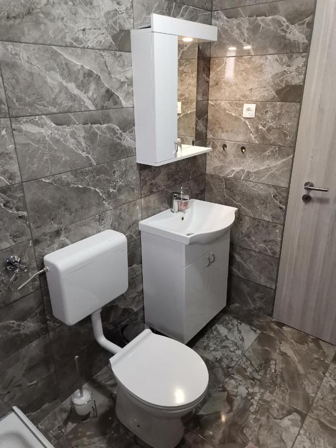 Apartmani "Marina" Otočac Buitenkant foto