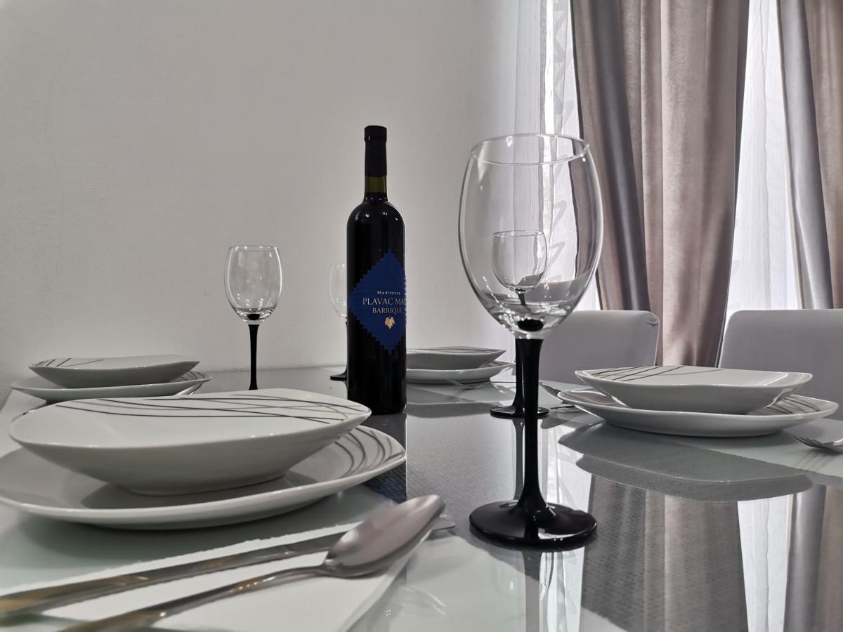 Apartmani "Marina" Otočac Buitenkant foto