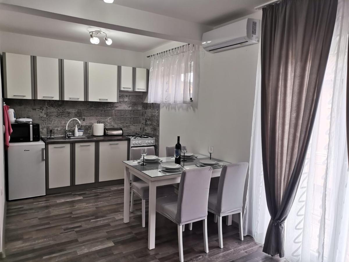 Apartmani "Marina" Otočac Buitenkant foto
