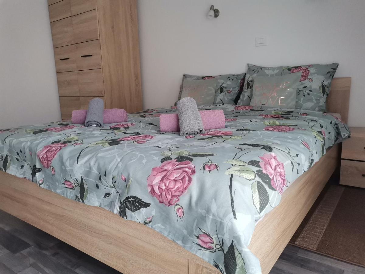 Apartmani "Marina" Otočac Buitenkant foto