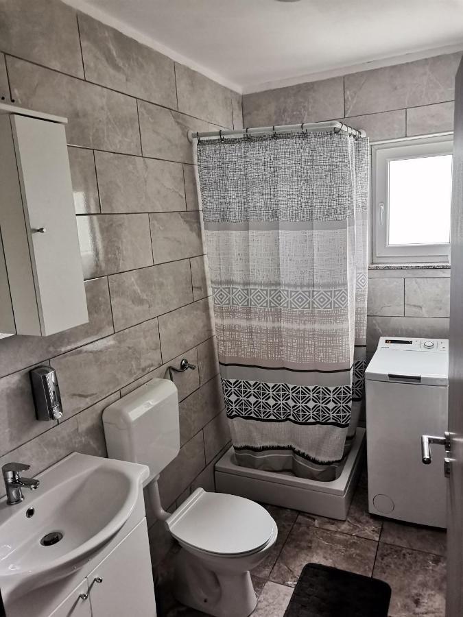 Apartmani "Marina" Otočac Buitenkant foto