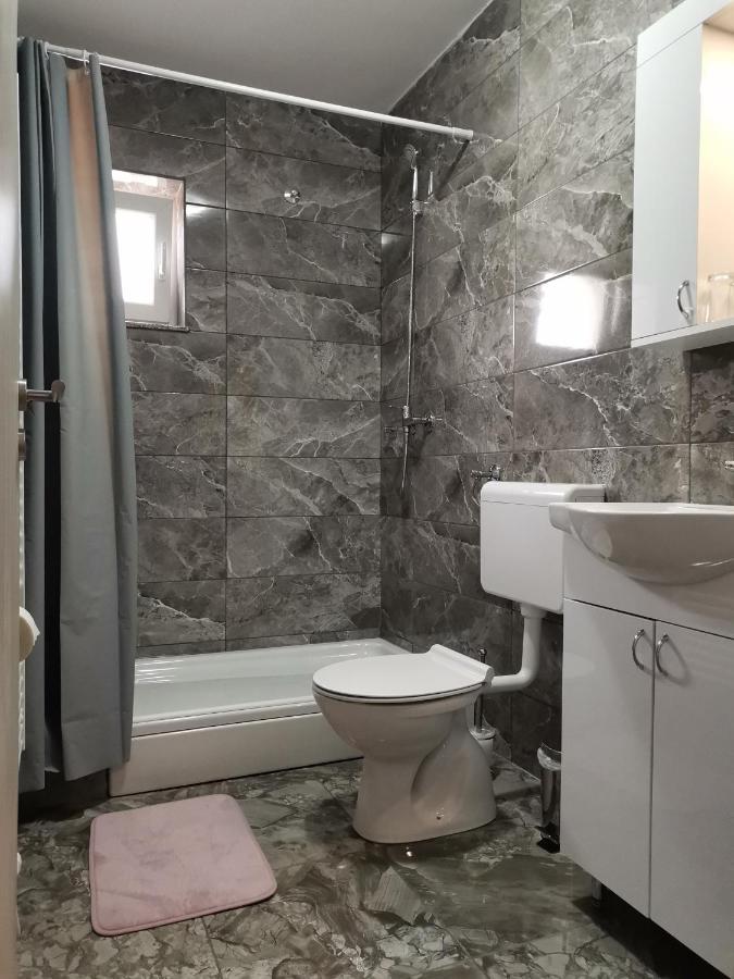 Apartmani "Marina" Otočac Buitenkant foto