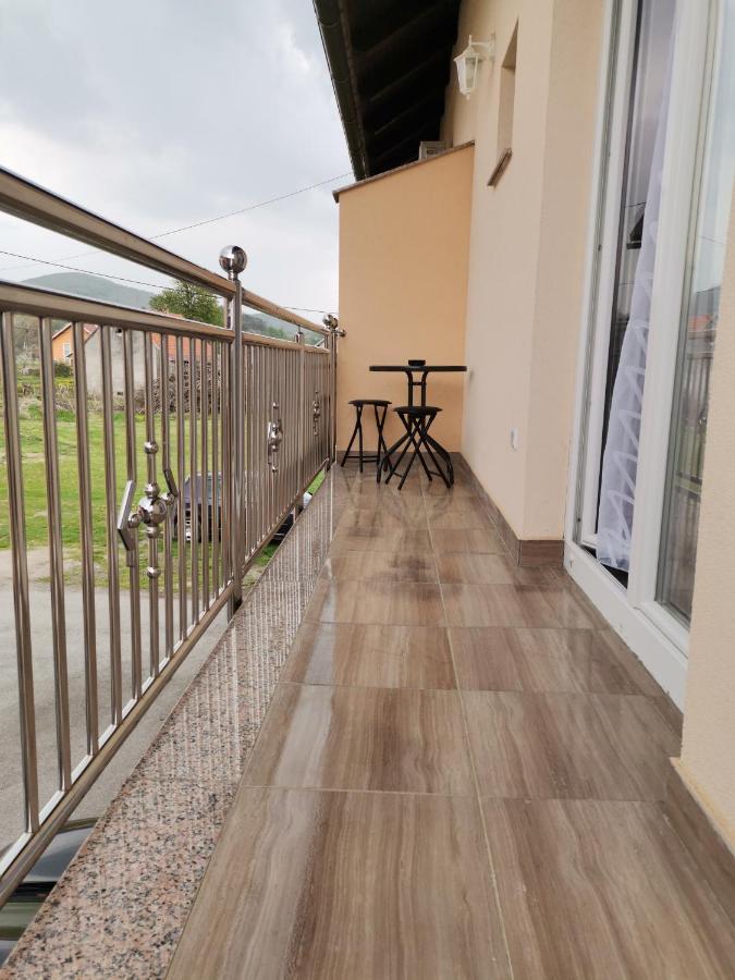 Apartmani "Marina" Otočac Buitenkant foto