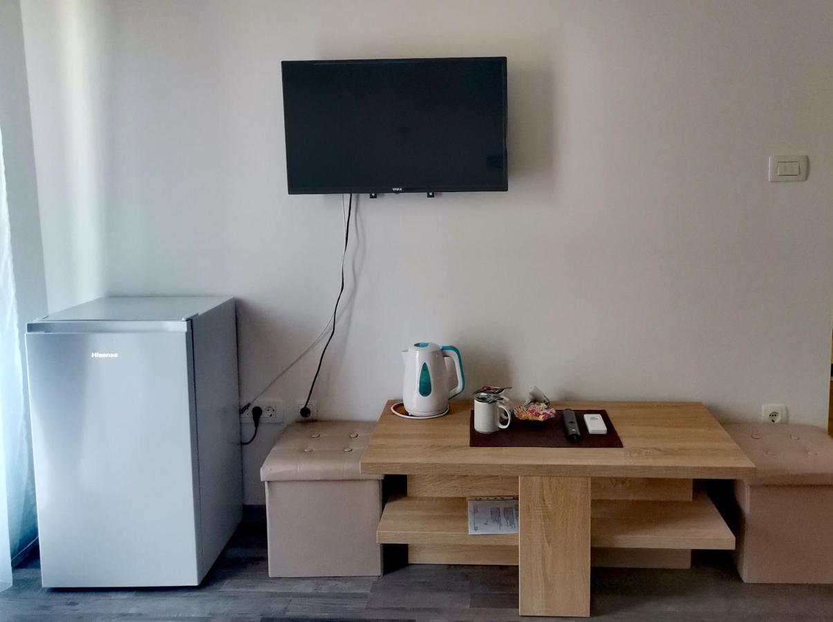 Apartmani "Marina" Otočac Buitenkant foto