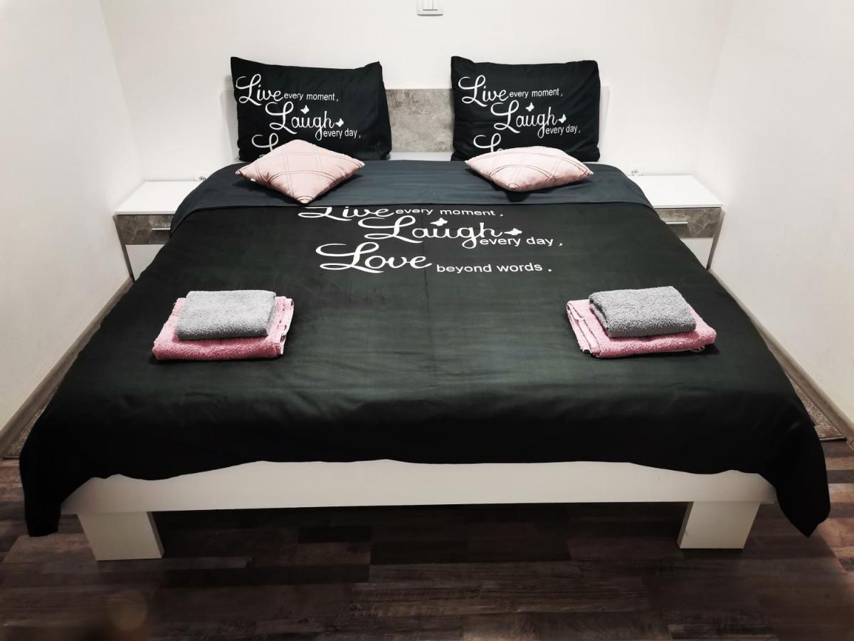 Apartmani "Marina" Otočac Buitenkant foto